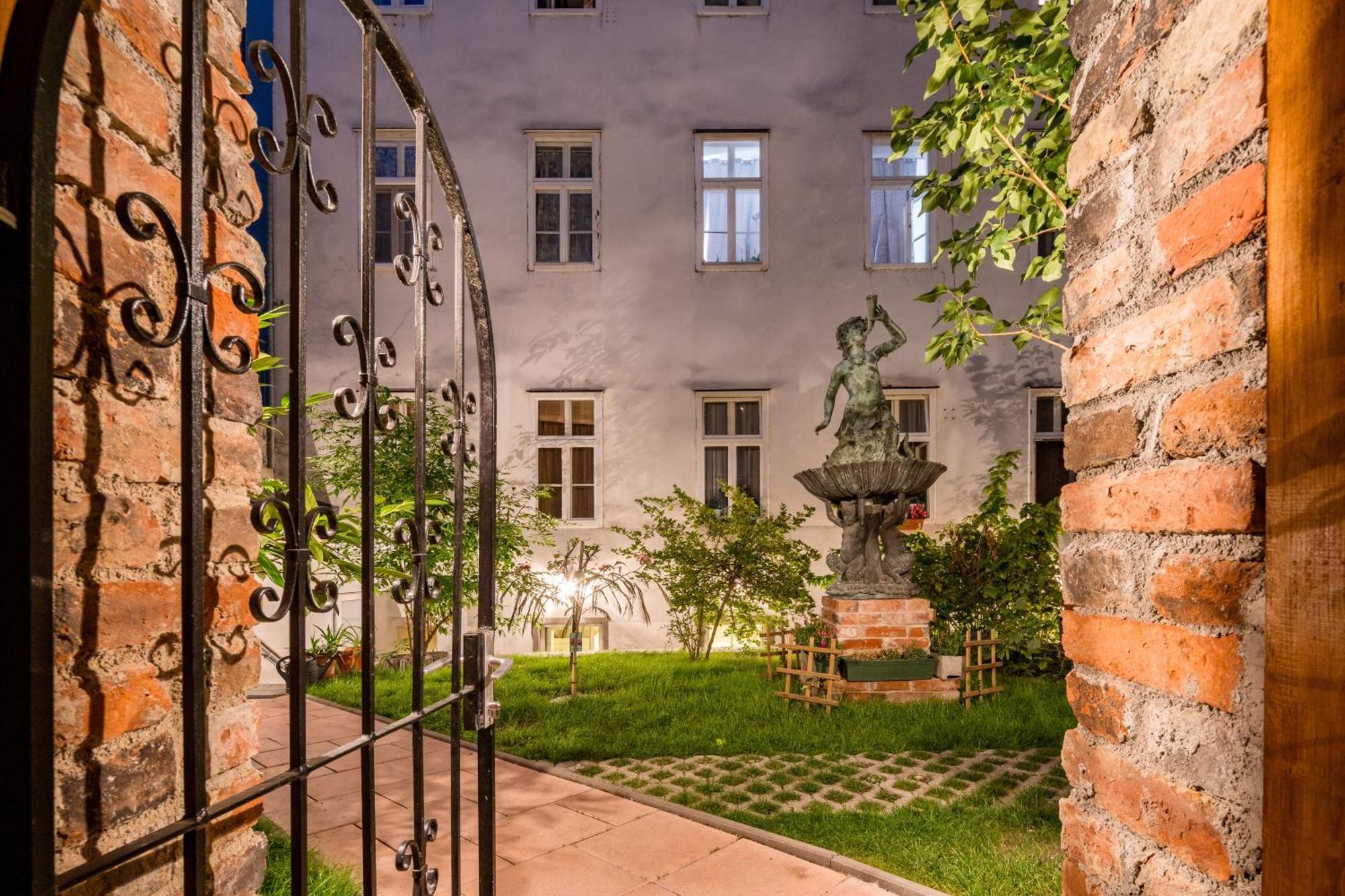 Best Western Plus Celebrity Suites Vienna Exterior photo